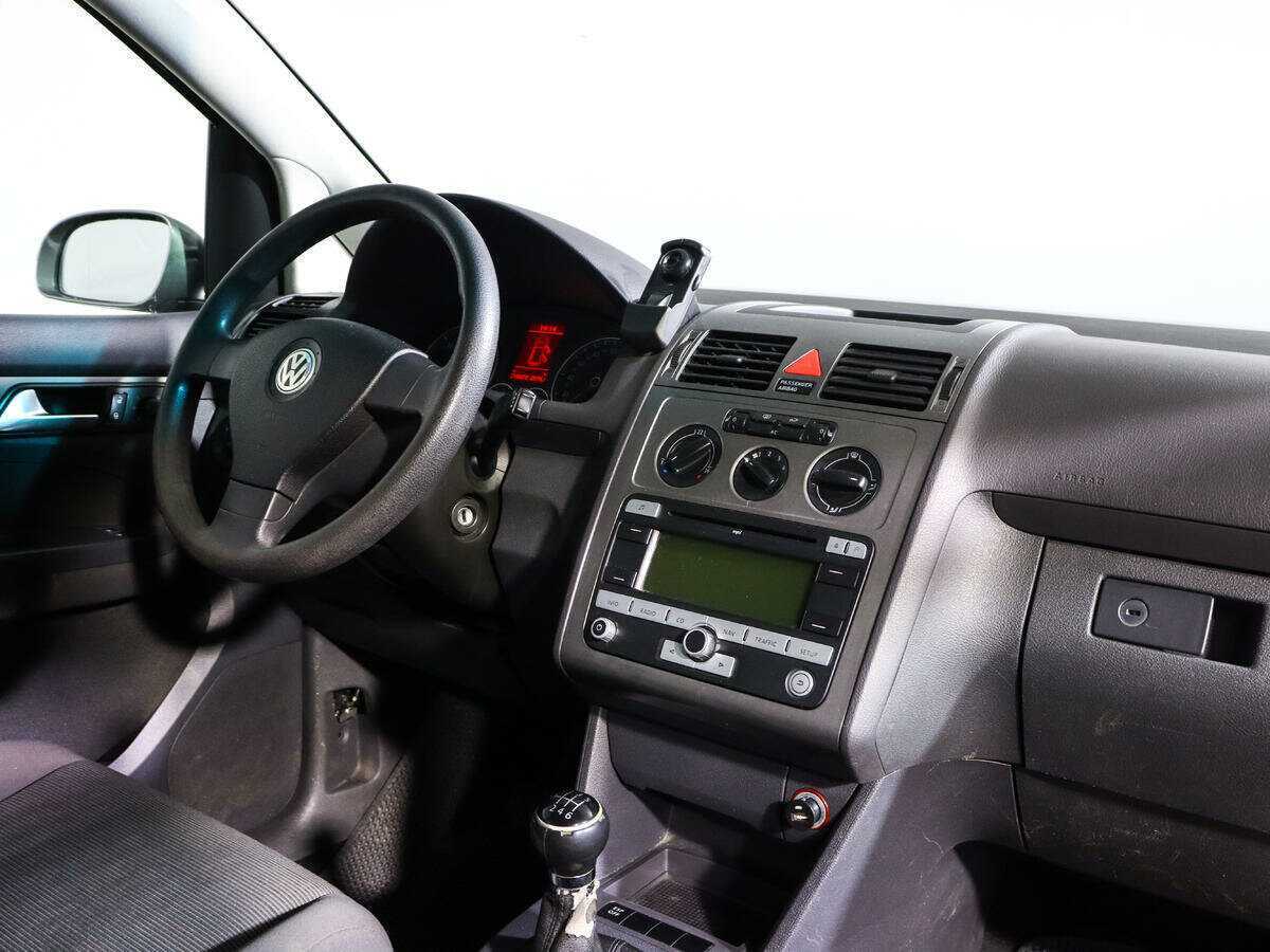 Купить Volkswagen Touran с пробегом. Фото: #8