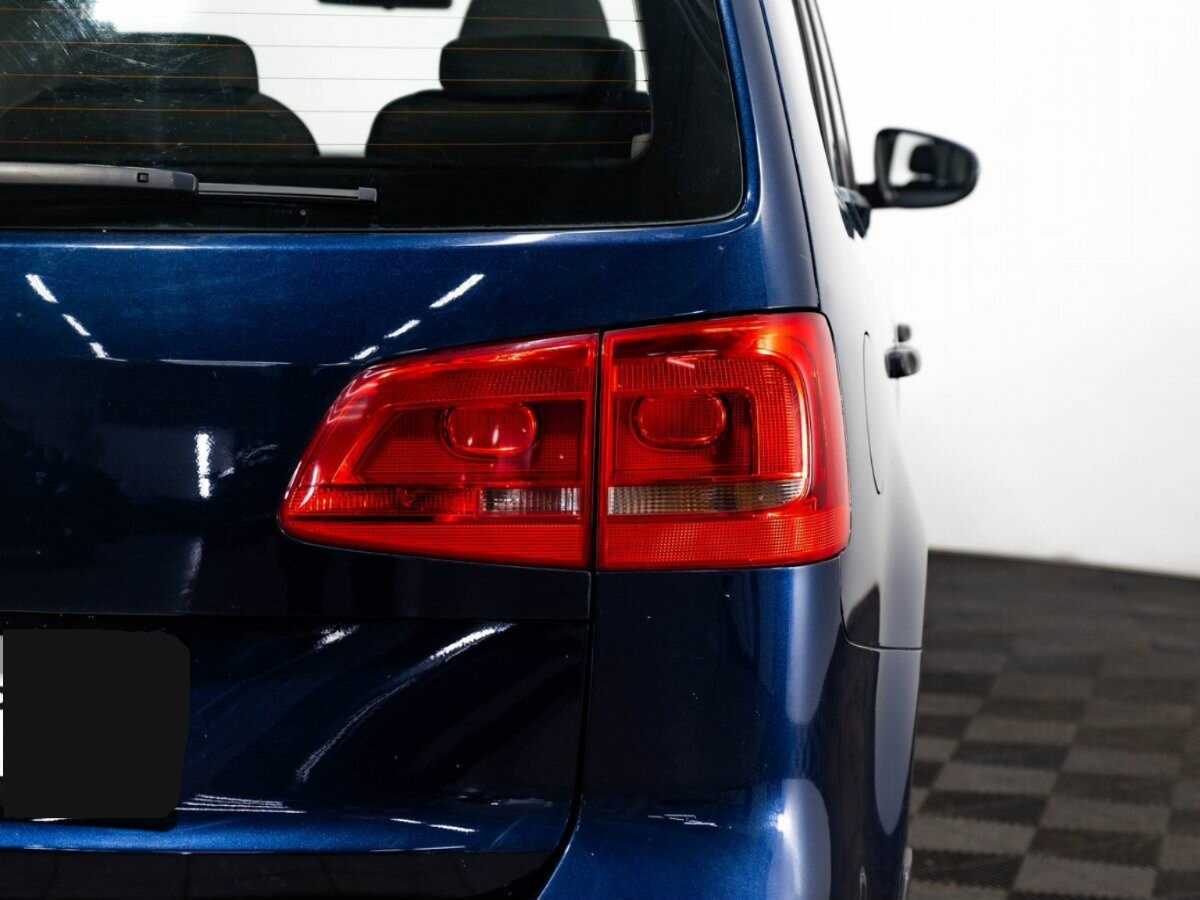 Купить Volkswagen Touran с пробегом. Фото: #6