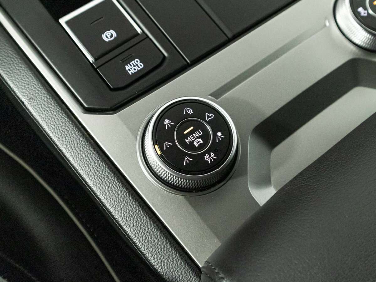 Купить Volkswagen Touareg с пробегом. Фото: #20
