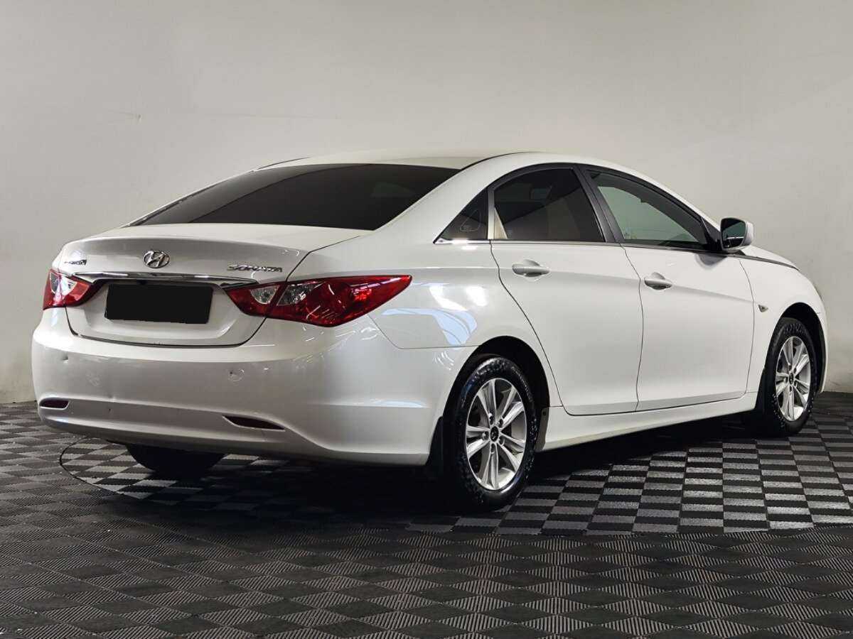 Купить Hyundai Sonata с пробегом. Фото: #2