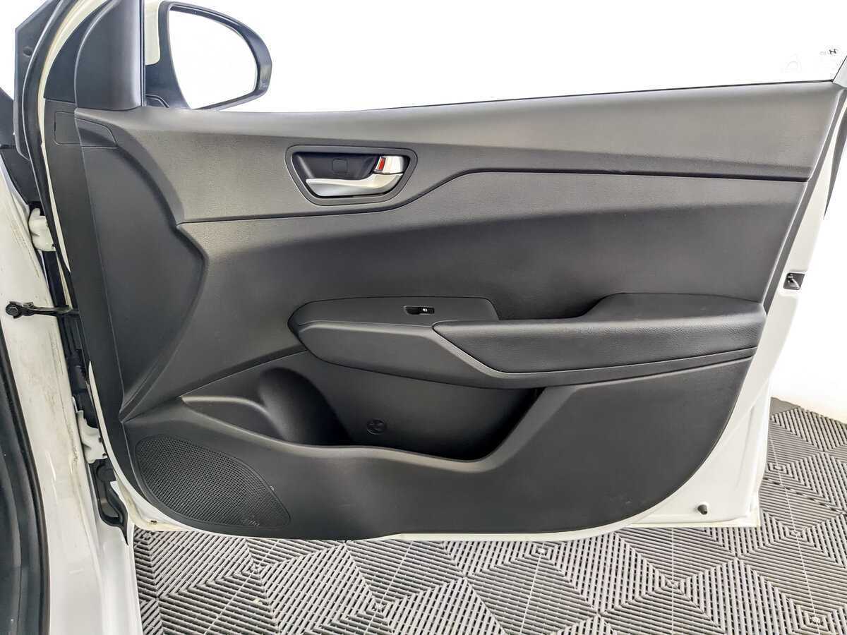 Купить Hyundai Solaris с пробегом. Фото: #18