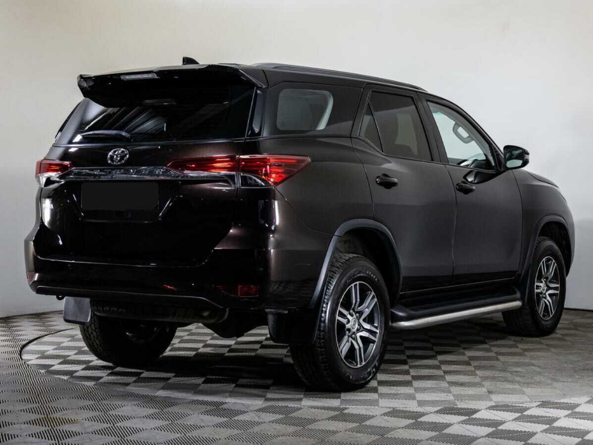 Купить Toyota Fortuner с пробегом. Фото: #3