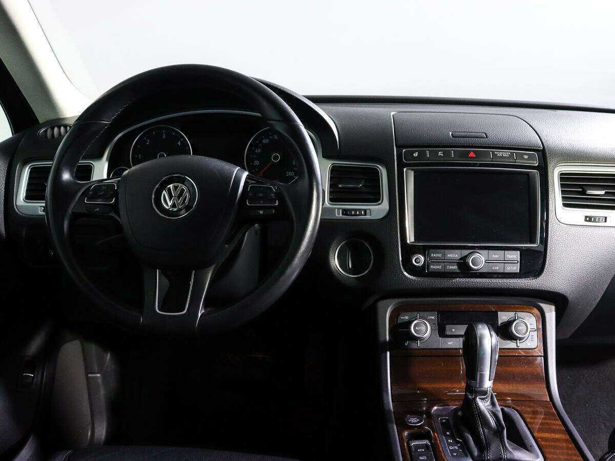 Купить Volkswagen Touareg с пробегом. Фото: #11