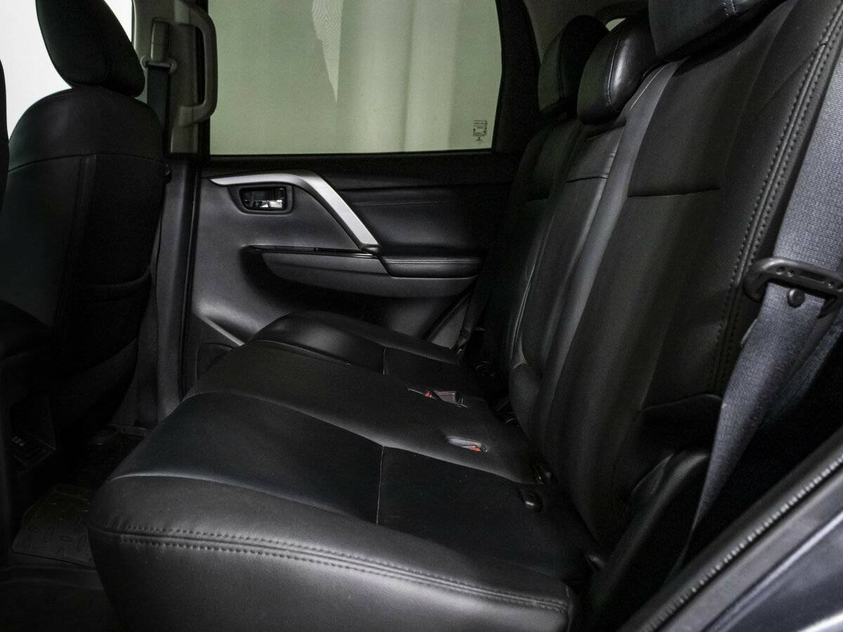 Купить Mitsubishi Montero Sport с пробегом. Фото: #7
