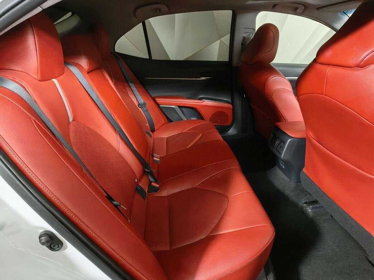 Купить Toyota Camry с пробегом. Фото: #11