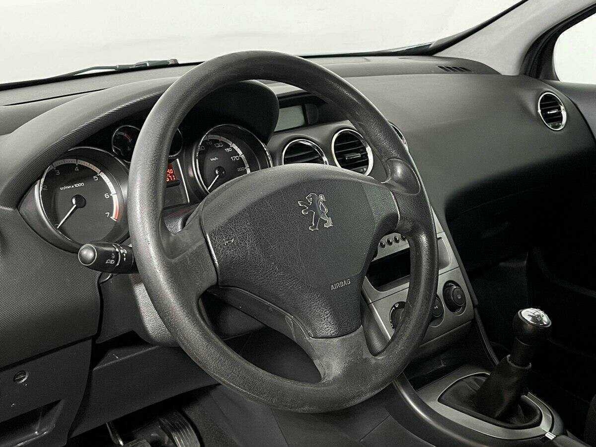 Купить Peugeot 308 с пробегом. Фото: #12