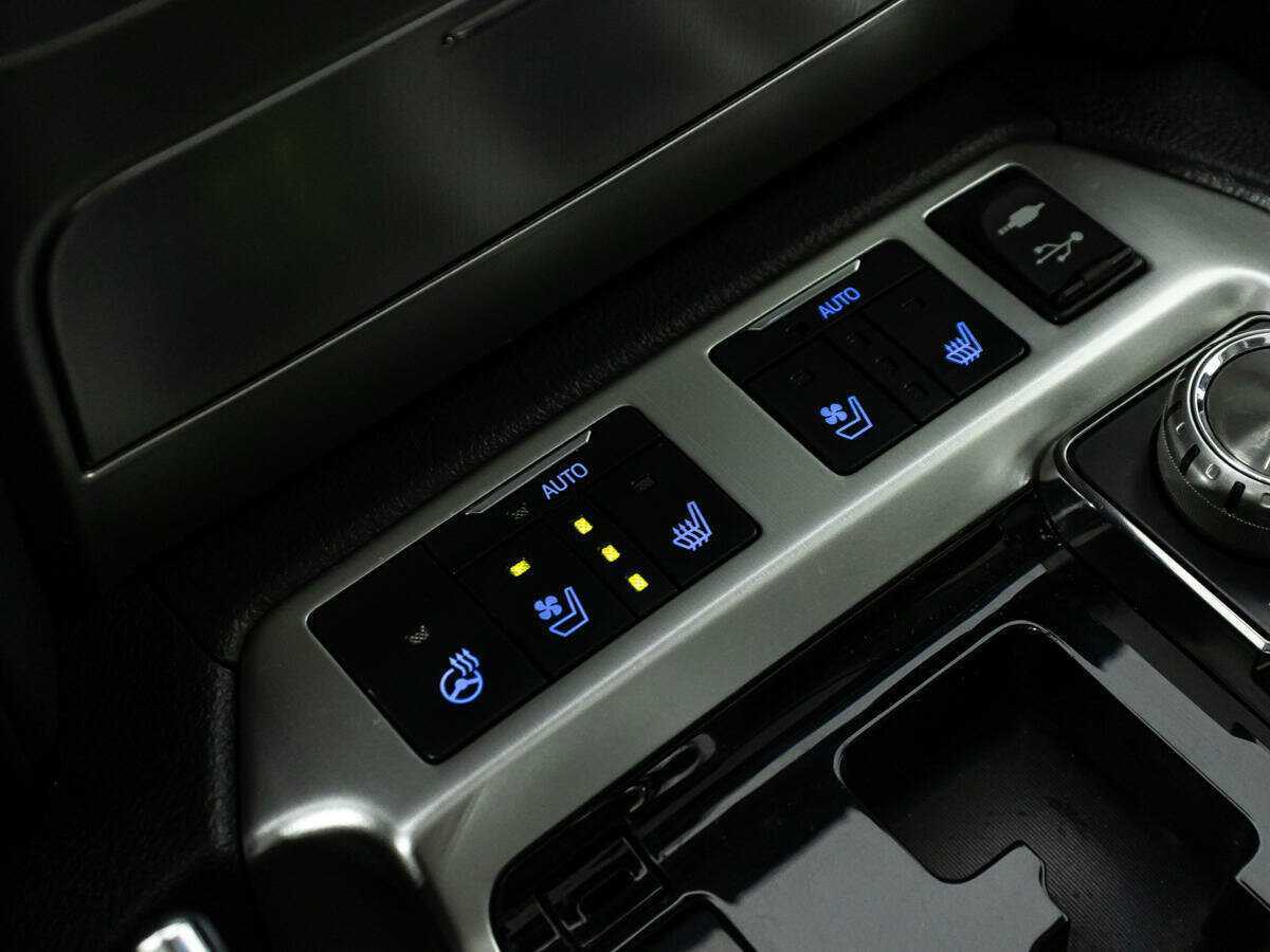 Купить Toyota Land Cruiser с пробегом. Фото: #19