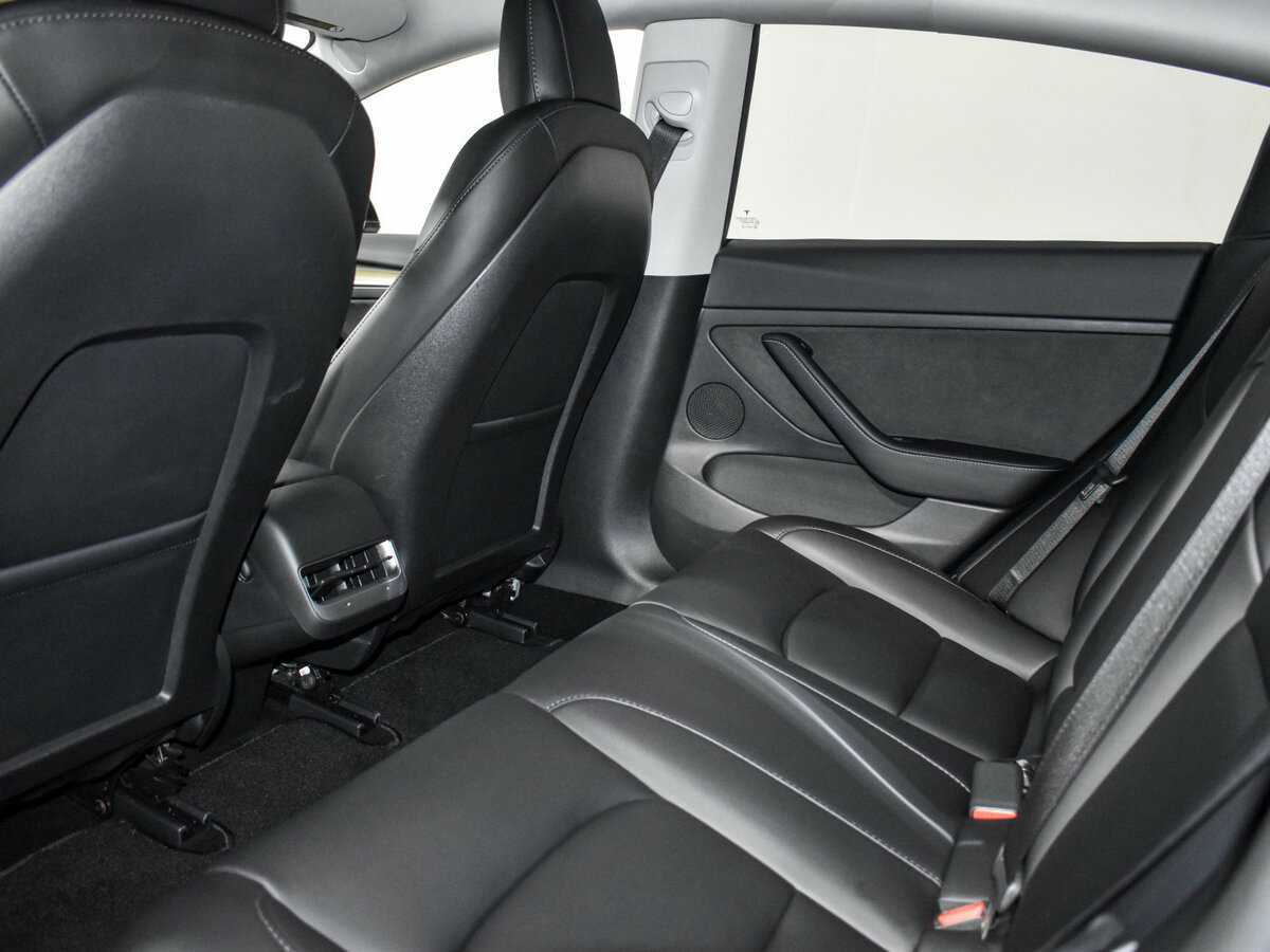 Купить Tesla Model 3 с пробегом. Фото: #13