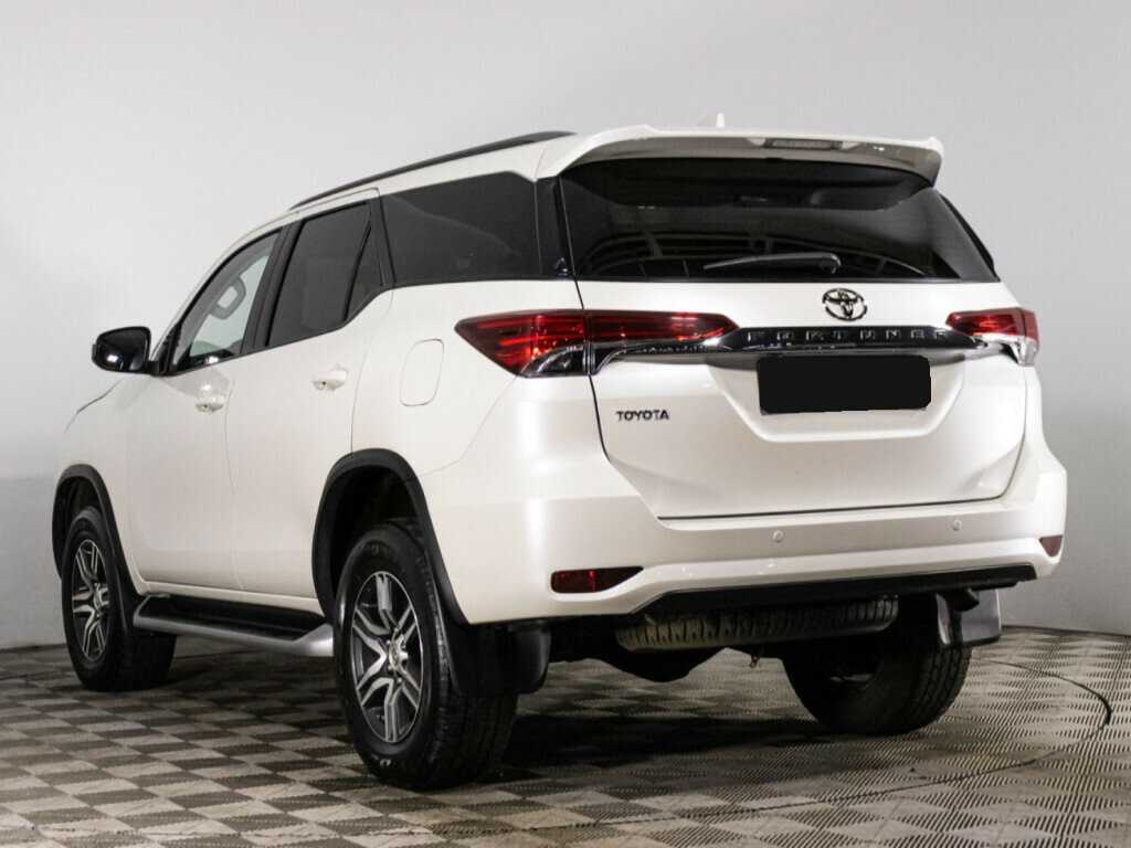 Купить Toyota Fortuner с пробегом. Фото: #5