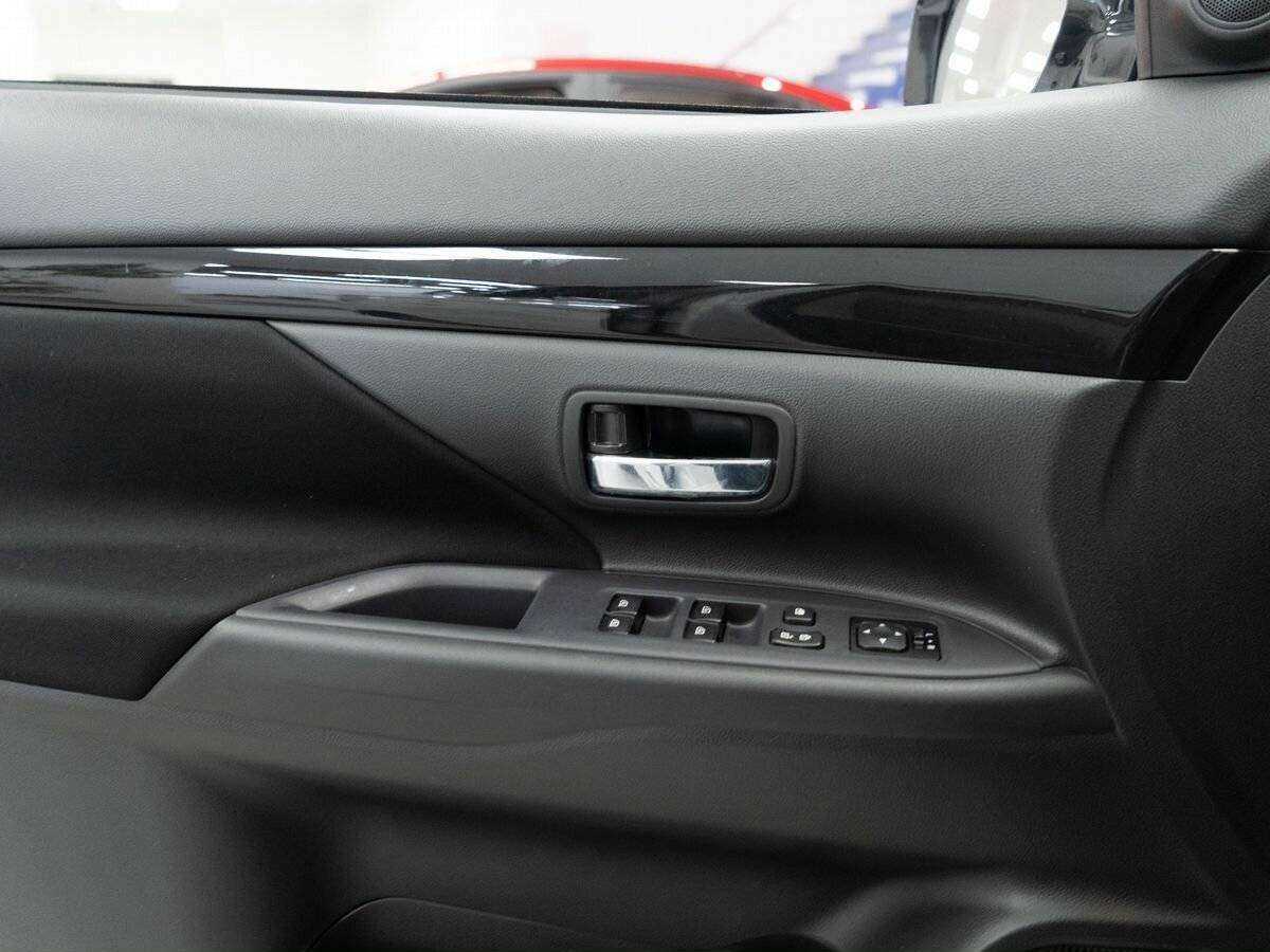 Купить Mitsubishi Outlander с пробегом. Фото: #14