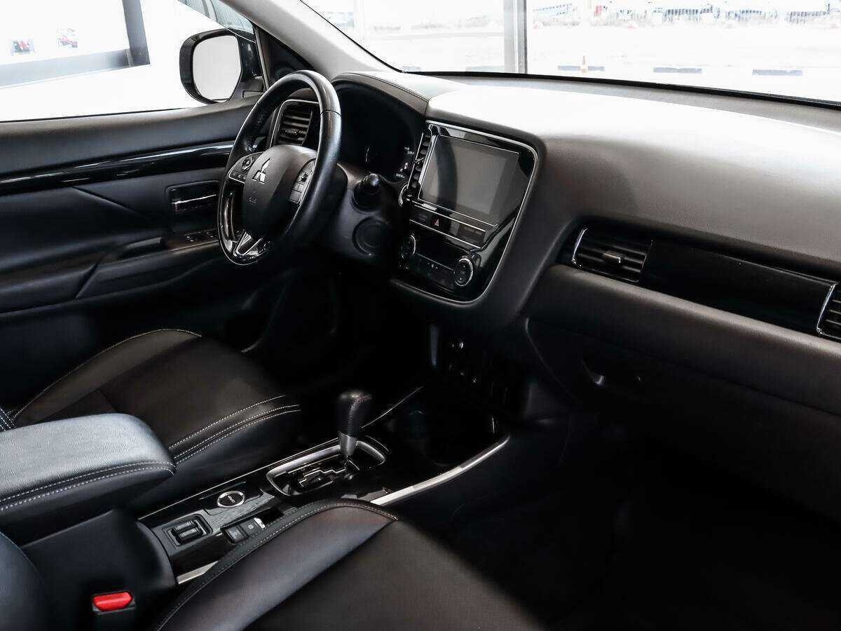 Купить Mitsubishi Outlander с пробегом. Фото: #11