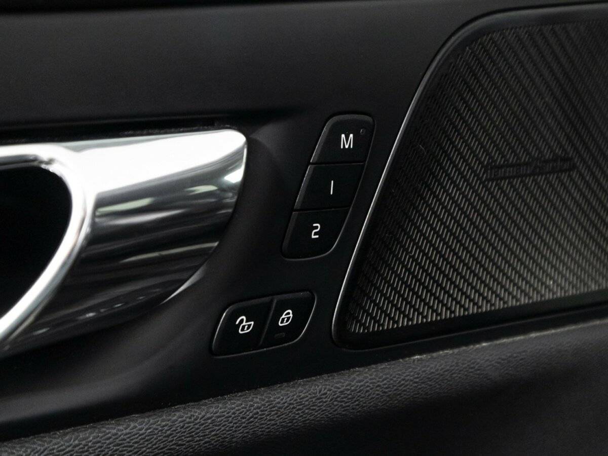 Купить Volvo V60 Cross Country с пробегом. Фото: #21