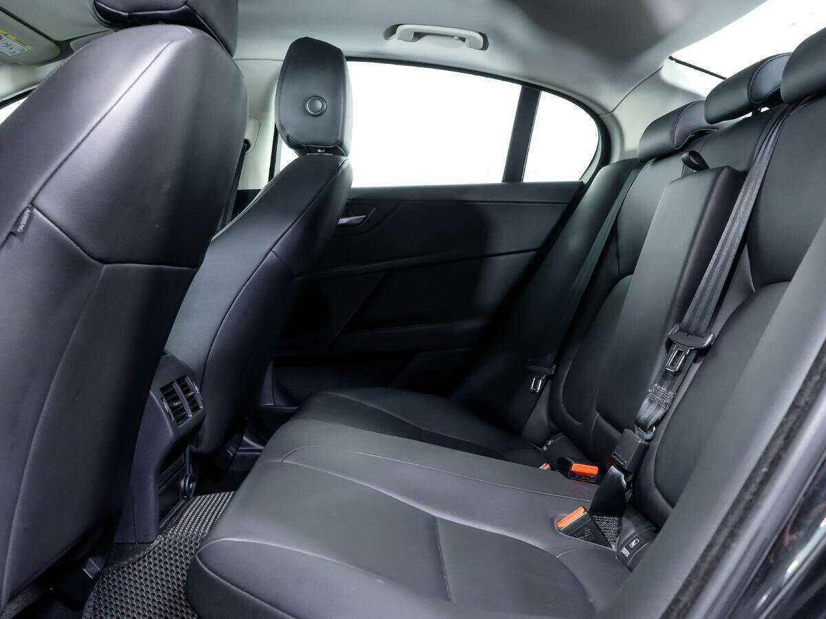 Купить Jaguar XE с пробегом. Фото: #10