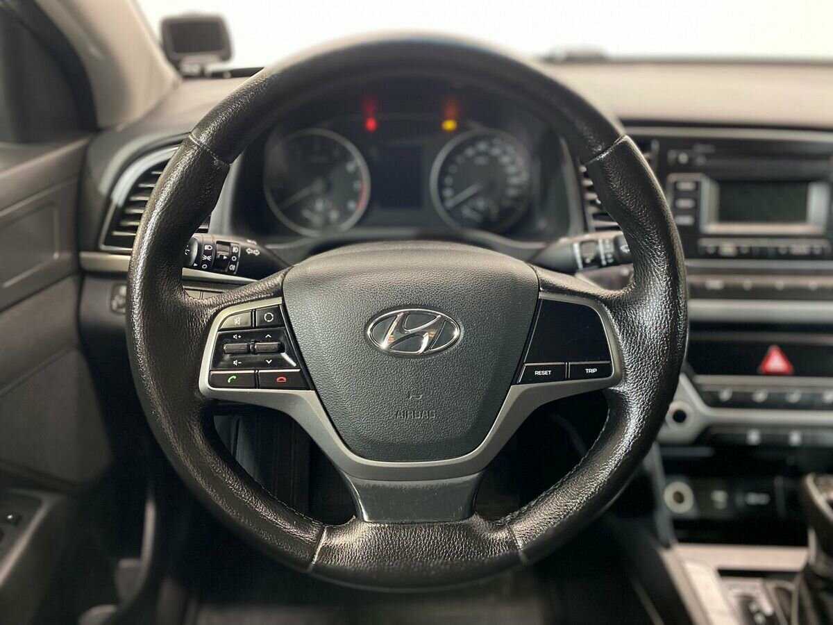 Купить Hyundai Elantra с пробегом. Фото: #11