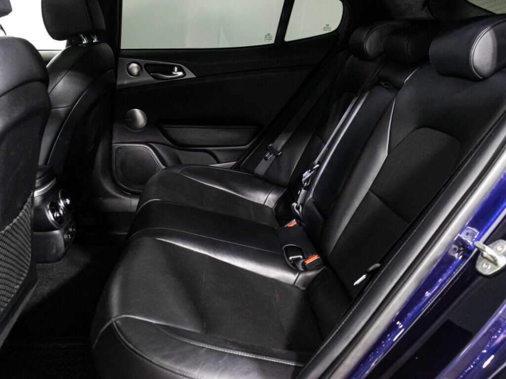 Купить Kia Stinger с пробегом. Фото: #9