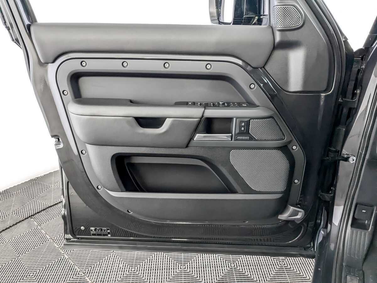 Купить Land Rover Defender с пробегом. Фото: #18