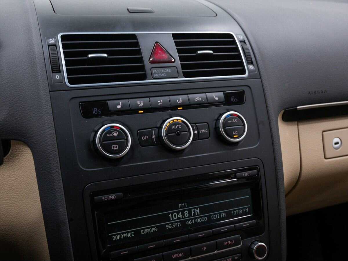 Купить Volkswagen Touran с пробегом. Фото: #20