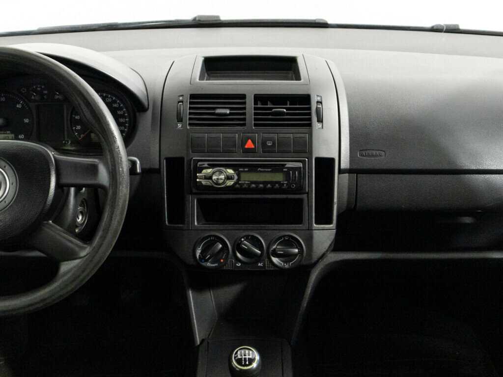 Купить Volkswagen Polo с пробегом. Фото: #12