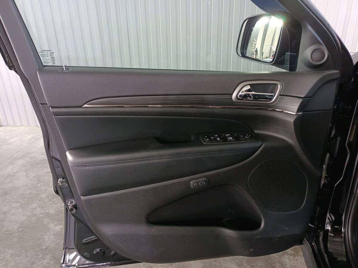 Купить Jeep Grand Cherokee с пробегом. Фото: #18