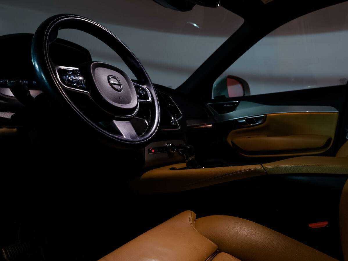Купить Volvo XC90 с пробегом. Фото: #23