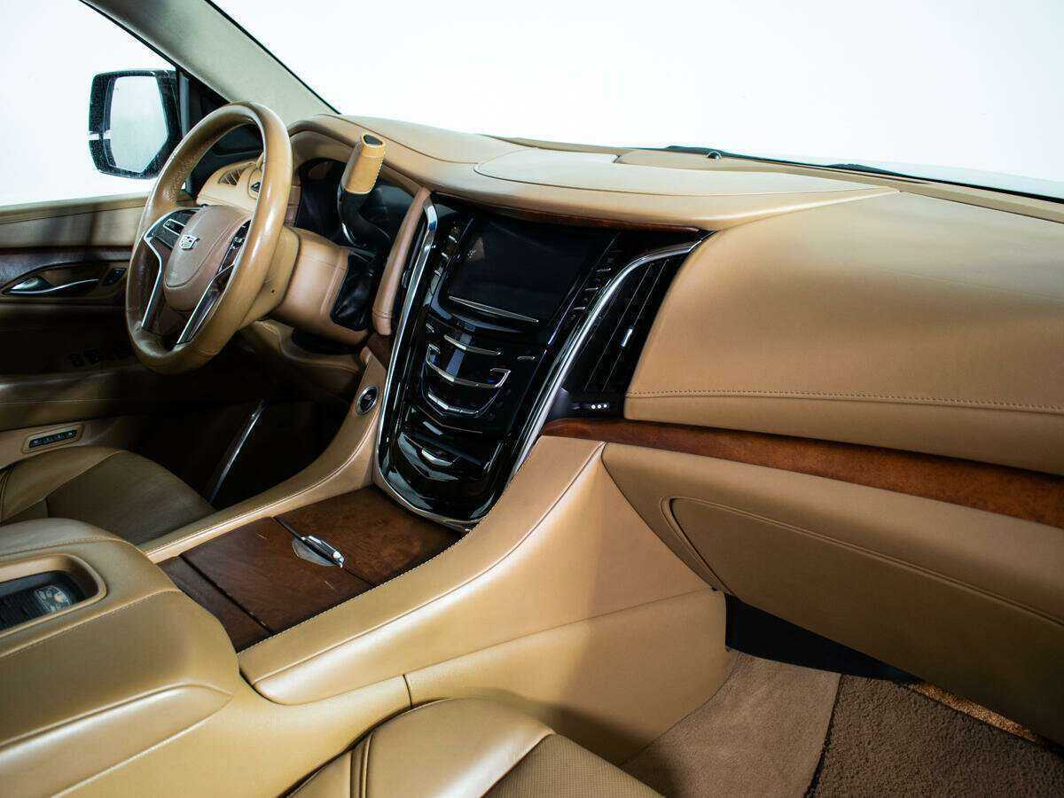 Купить Cadillac Escalade с пробегом. Фото: #7