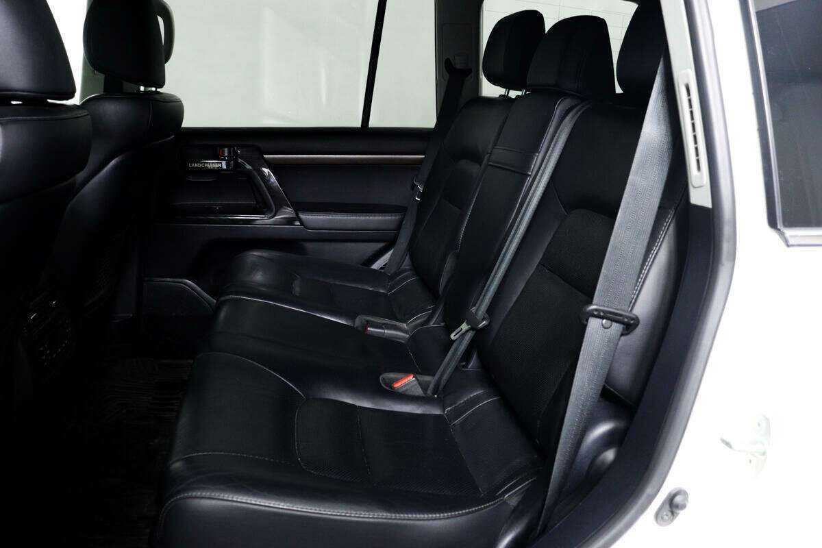 Купить Toyota Land Cruiser с пробегом. Фото: #11