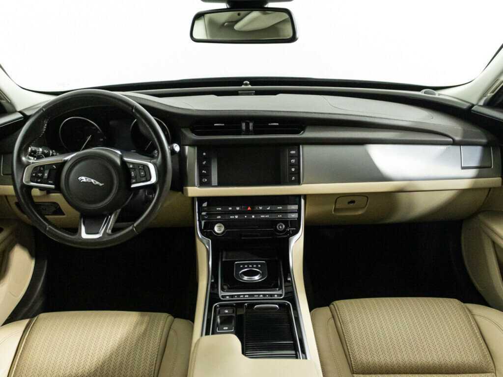 Купить Jaguar XF с пробегом. Фото: #10