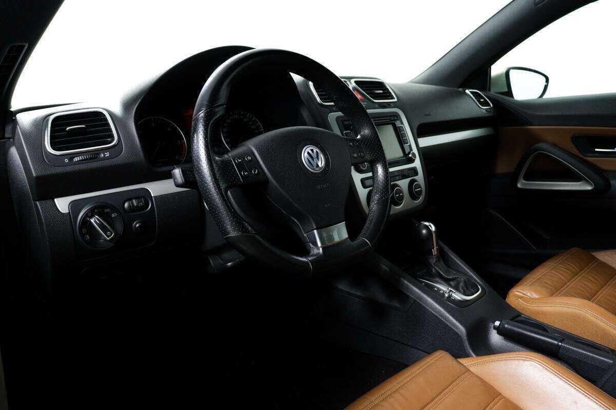 Купить Volkswagen Scirocco с пробегом. Фото: #11