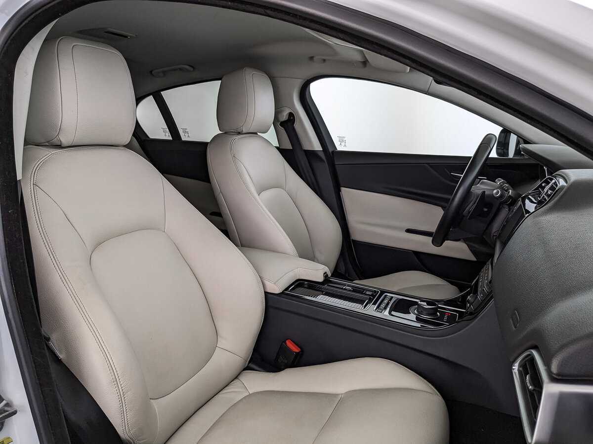 Купить Jaguar XE с пробегом. Фото: #19