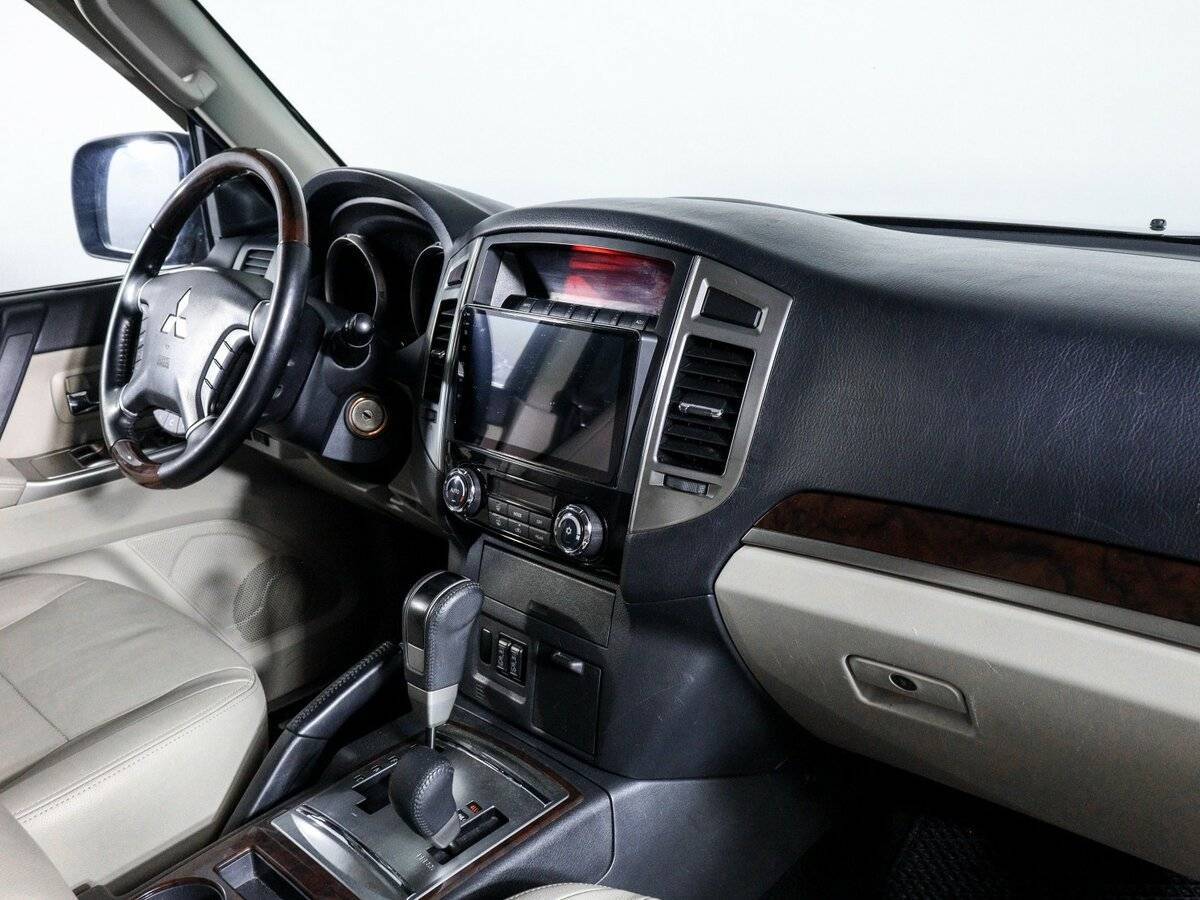 Купить Mitsubishi Pajero с пробегом. Фото: #5