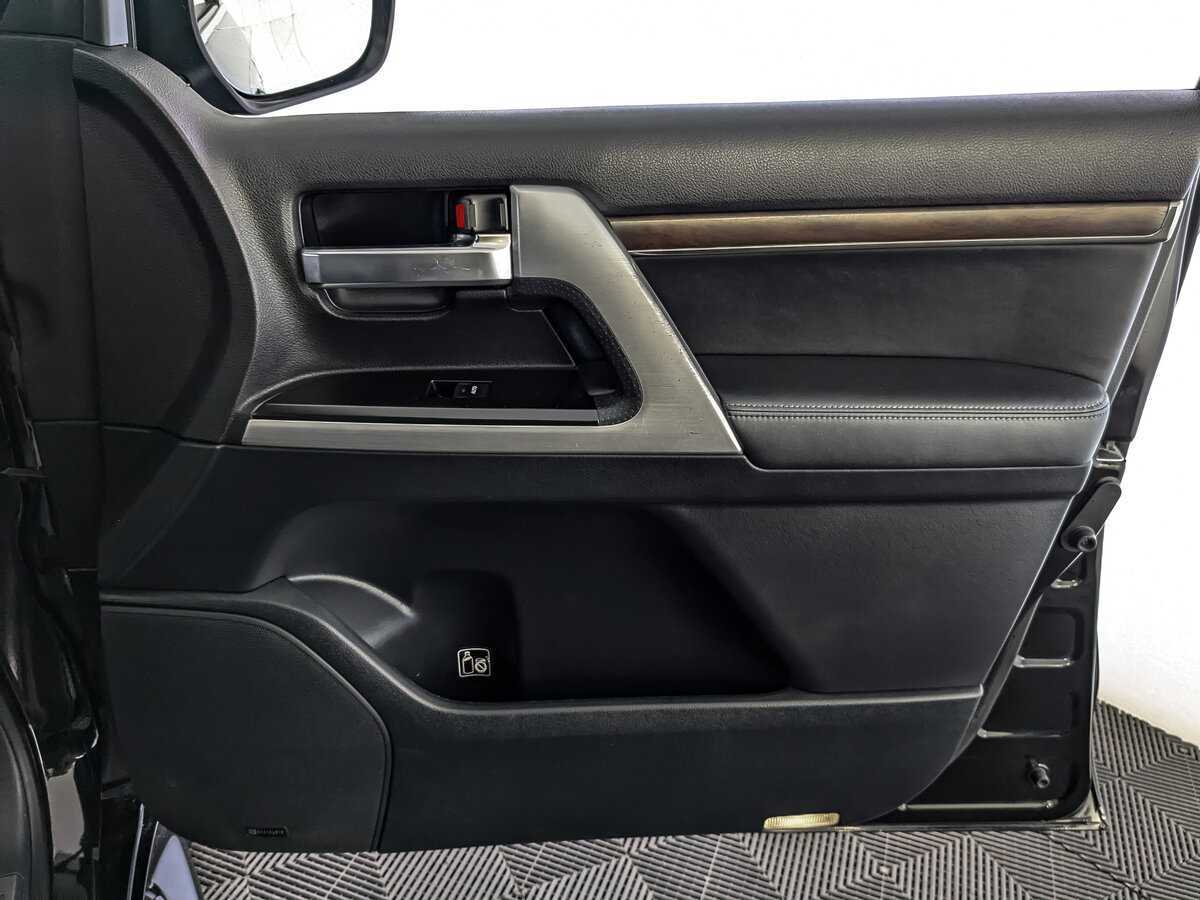 Купить Toyota Land Cruiser с пробегом. Фото: #23
