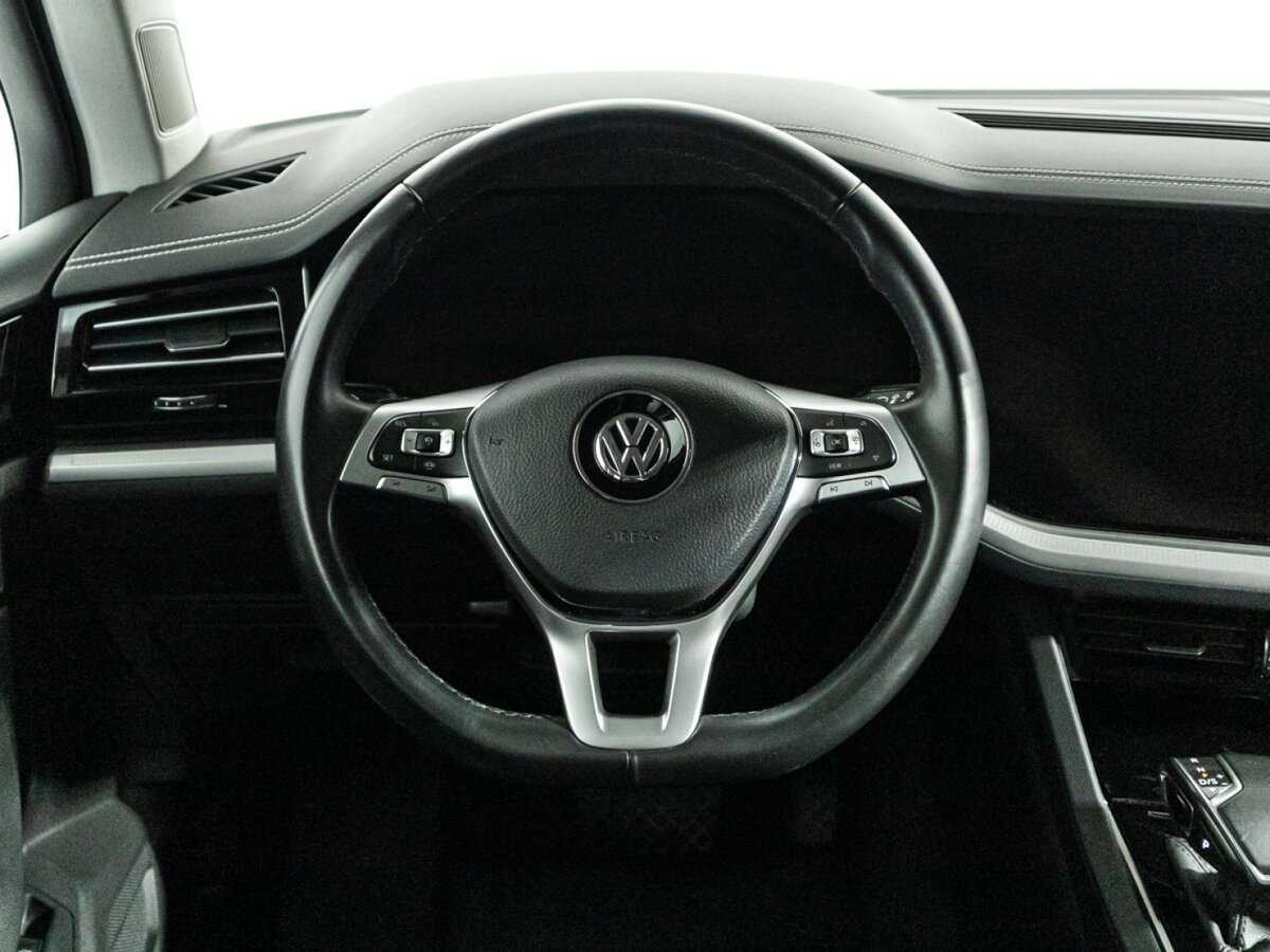 Купить Volkswagen Touareg с пробегом. Фото: #16