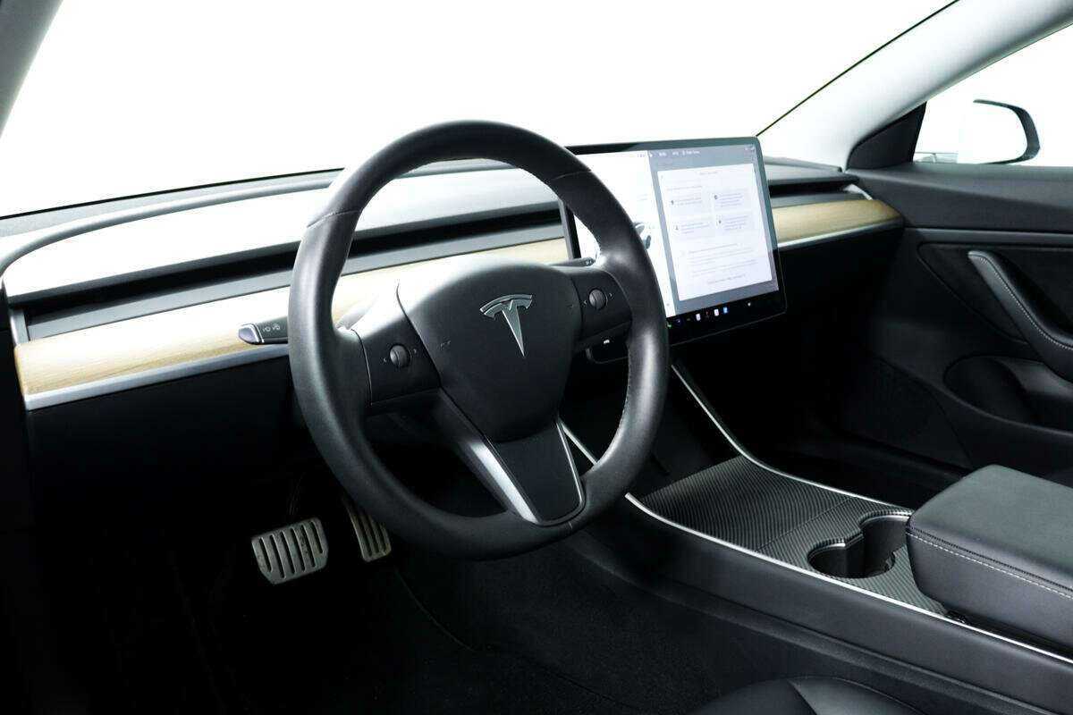 Купить Tesla Model 3 с пробегом. Фото: #12