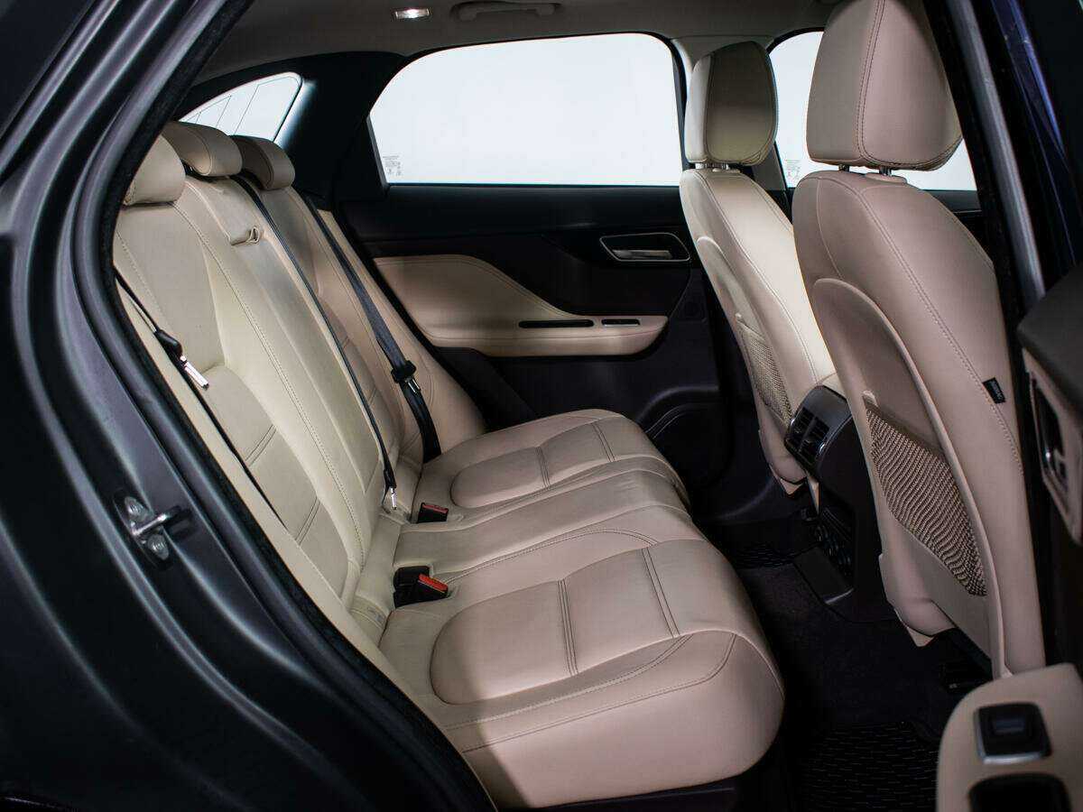 Купить Jaguar F-Pace с пробегом. Фото: #7