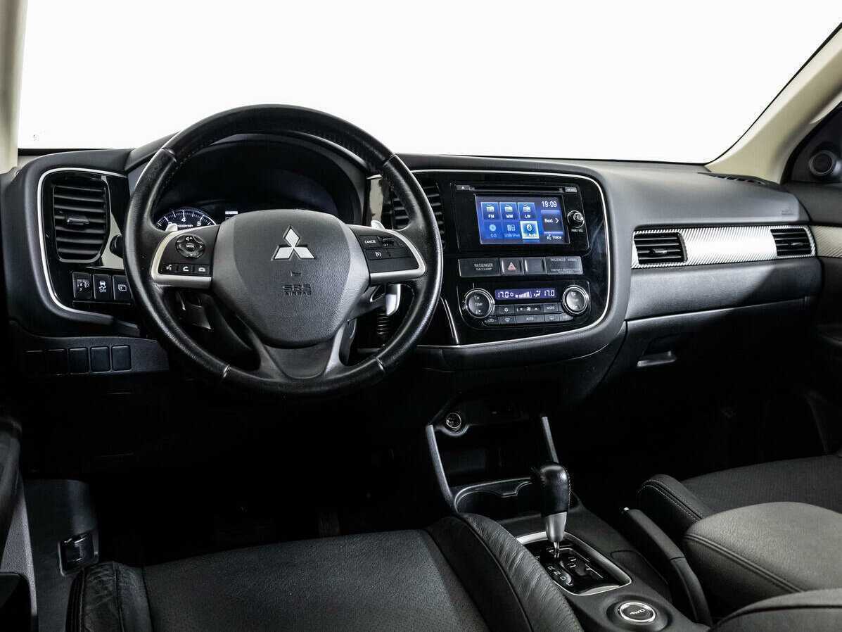 Купить Mitsubishi Outlander с пробегом. Фото: #10
