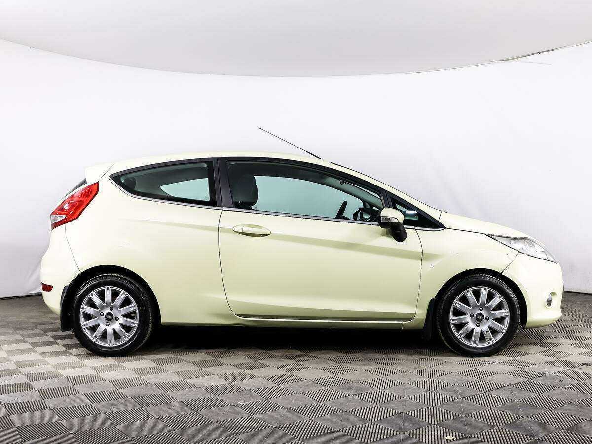 Купить Ford Fiesta с пробегом. Фото: #2