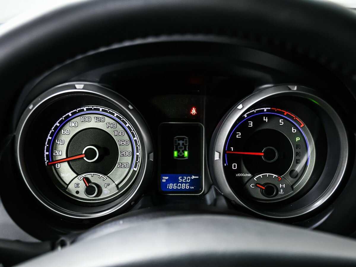 Купить Mitsubishi Pajero с пробегом. Фото: #9