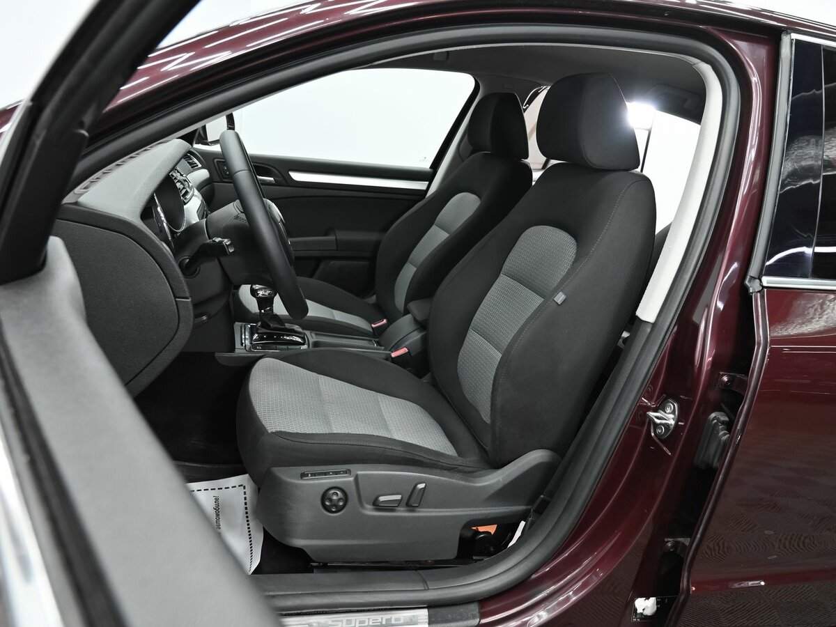 Купить Skoda Superb с пробегом. Фото: #5