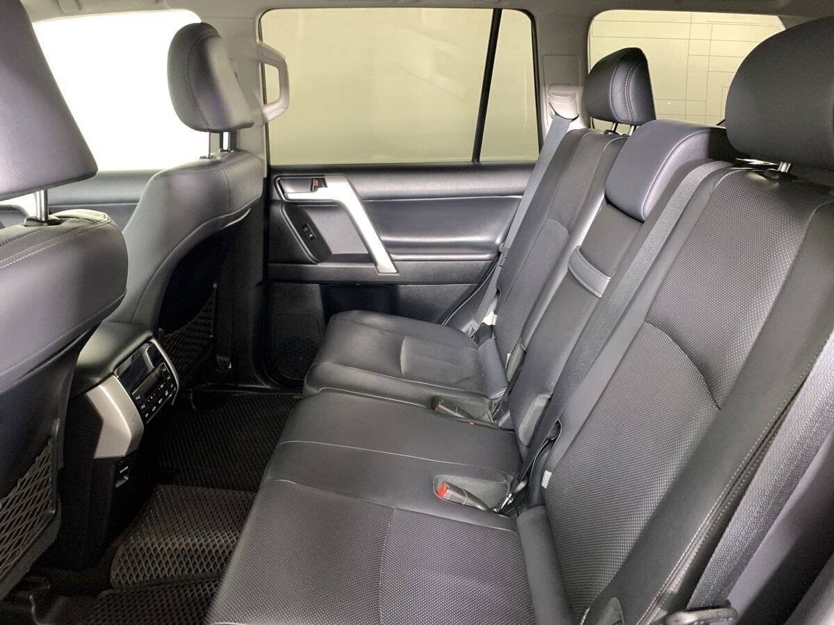 Купить Toyota Land Cruiser Prado с пробегом. Фото: #17