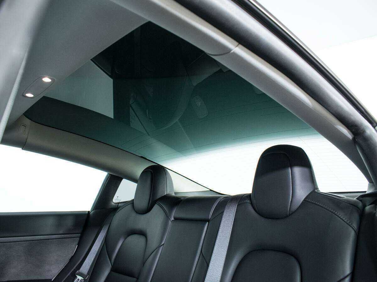 Купить Tesla Model 3 с пробегом. Фото: #18