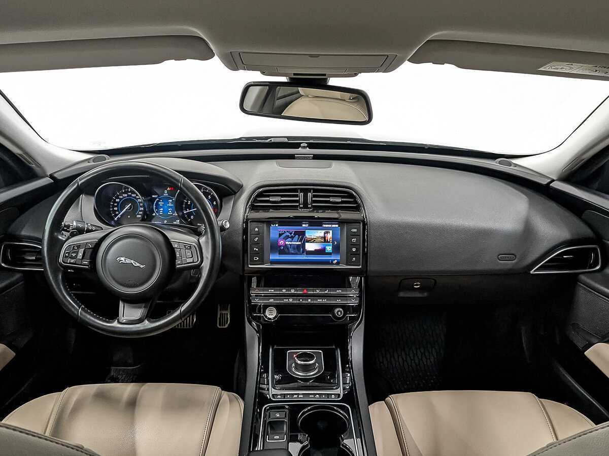 Купить Jaguar XE с пробегом. Фото: #11