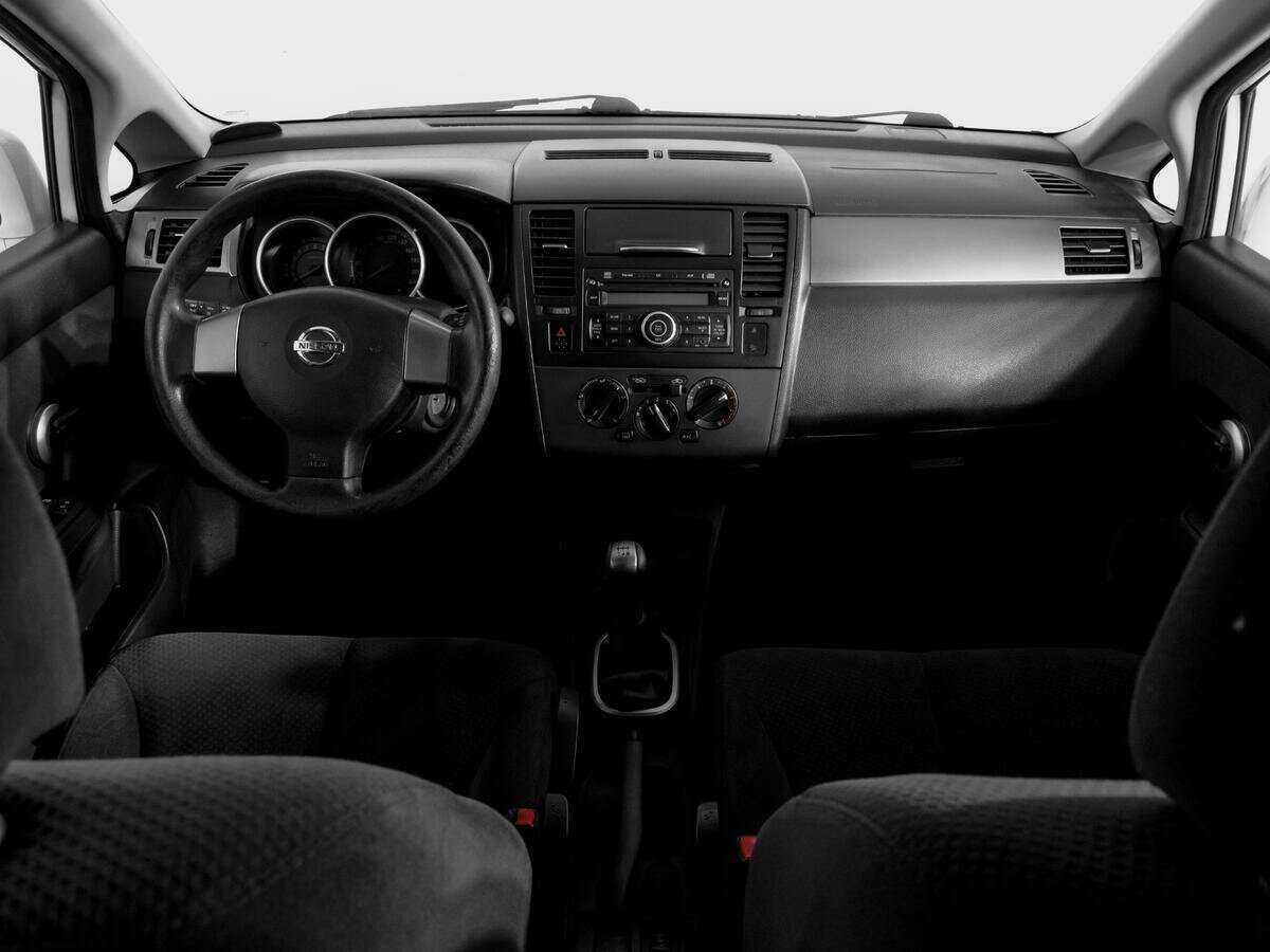 Купить Nissan Tiida с пробегом. Фото: #10