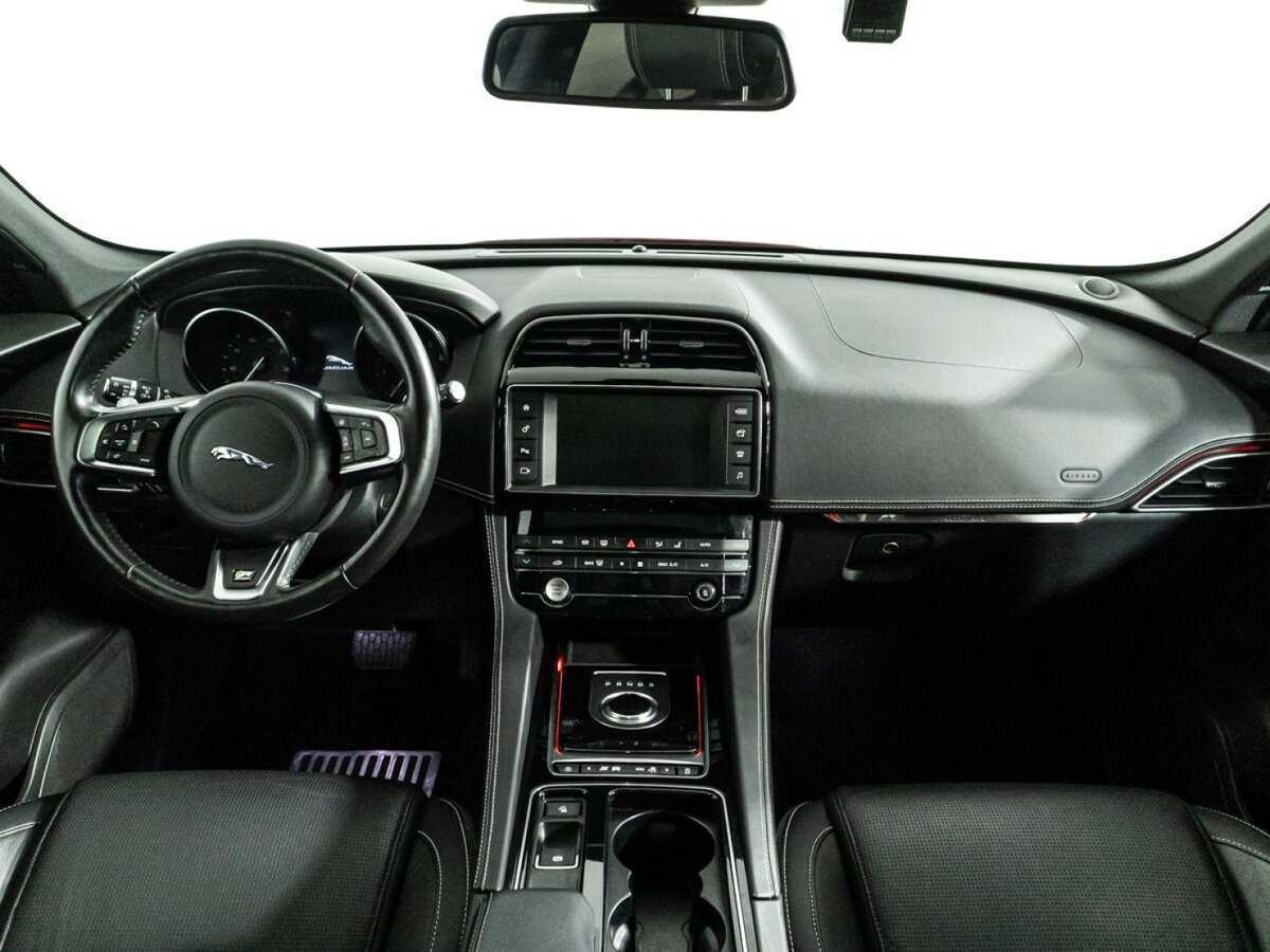 Купить Jaguar F-Pace с пробегом. Фото: #12
