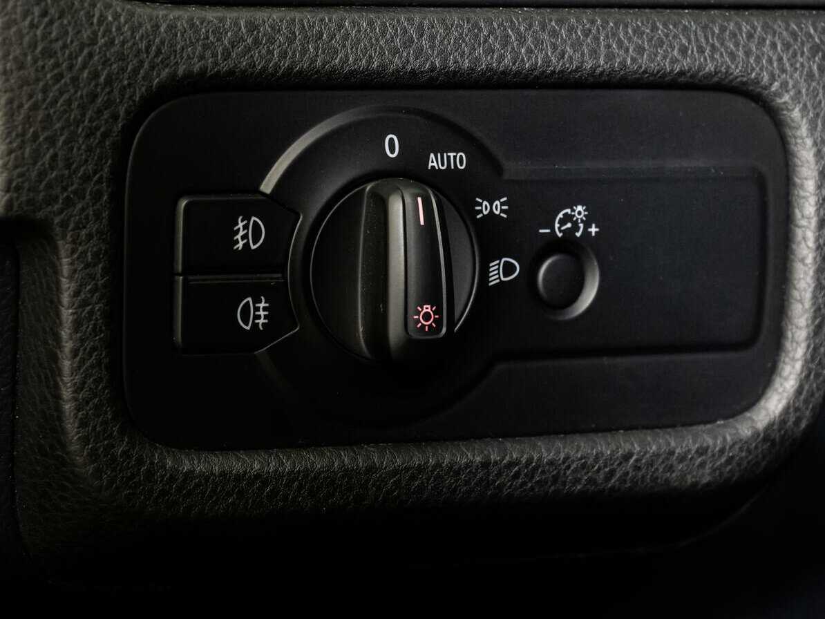 Купить Volkswagen Touareg с пробегом. Фото: #17