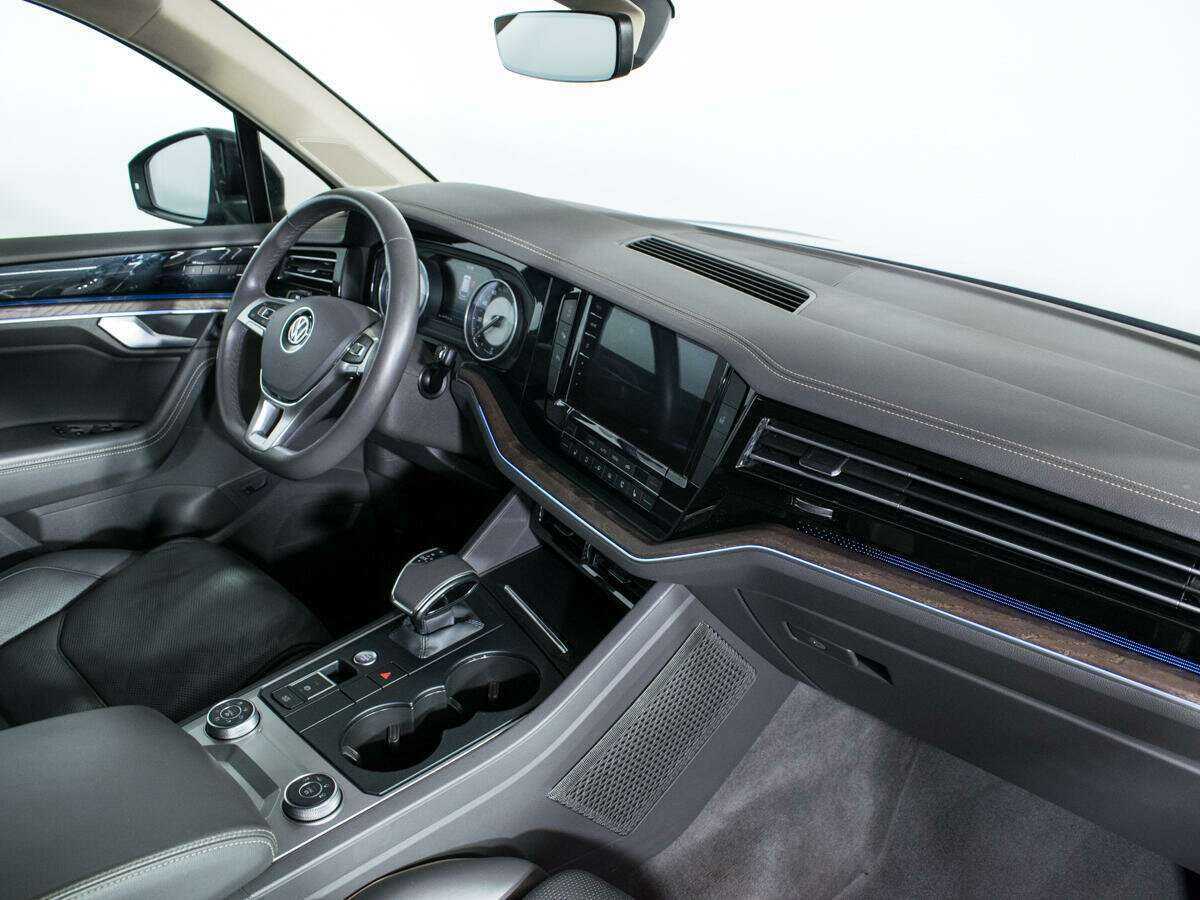 Купить Volkswagen Touareg с пробегом. Фото: #8