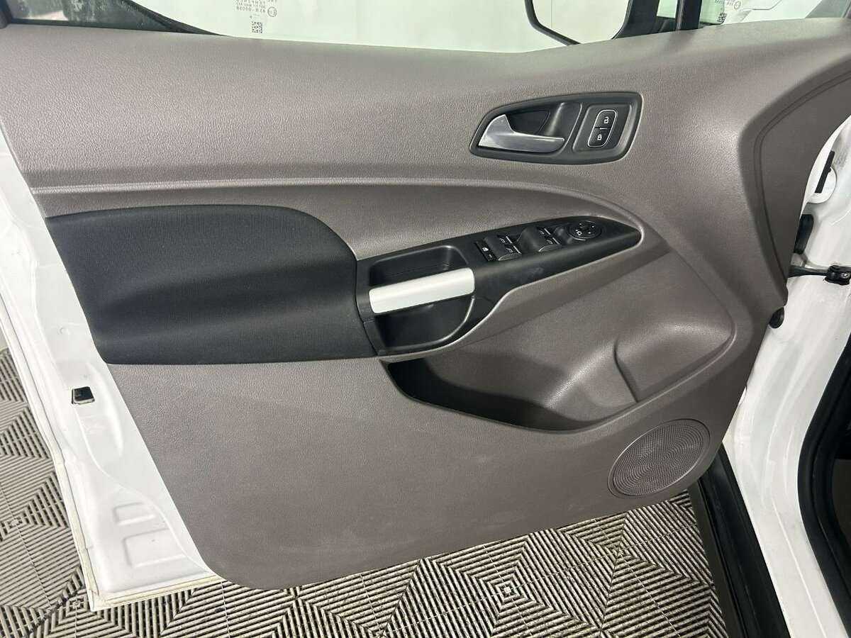 Купить Ford Tourneo Connect с пробегом. Фото: #7