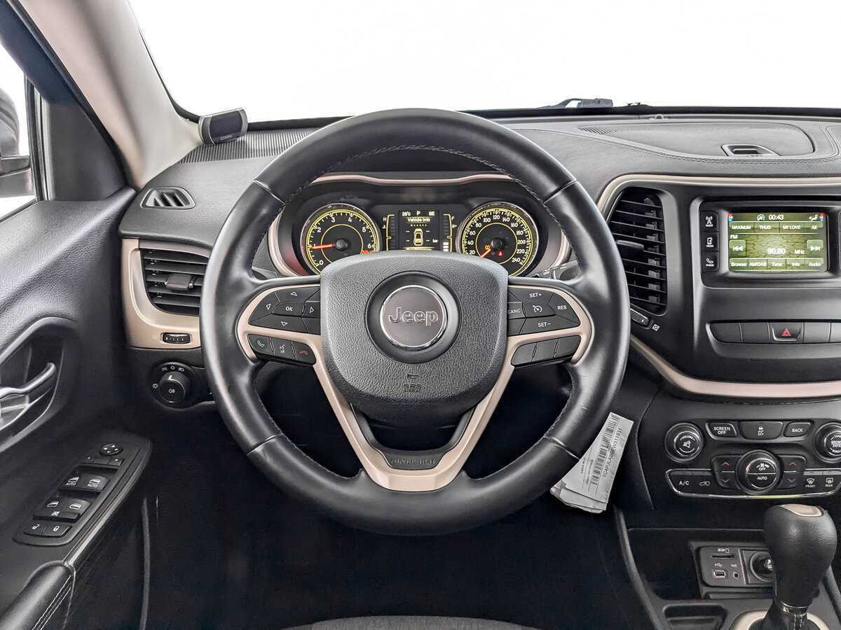 Купить Jeep Cherokee с пробегом. Фото: #18