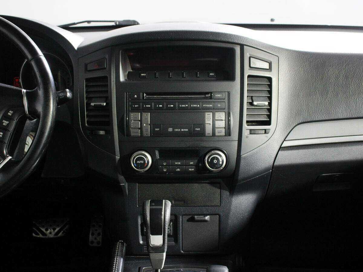 Купить Mitsubishi Pajero с пробегом. Фото: #10