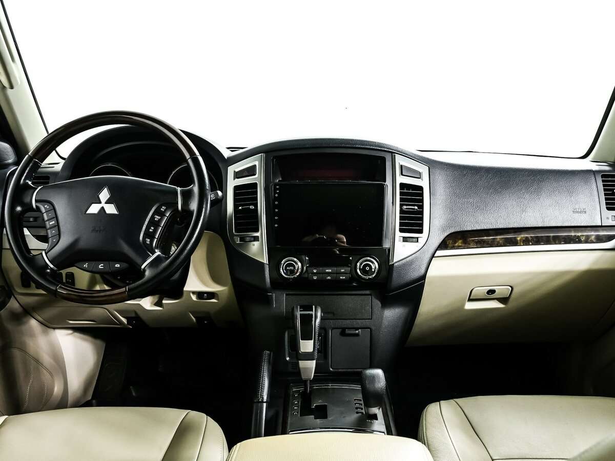 Купить Mitsubishi Pajero с пробегом. Фото: #10