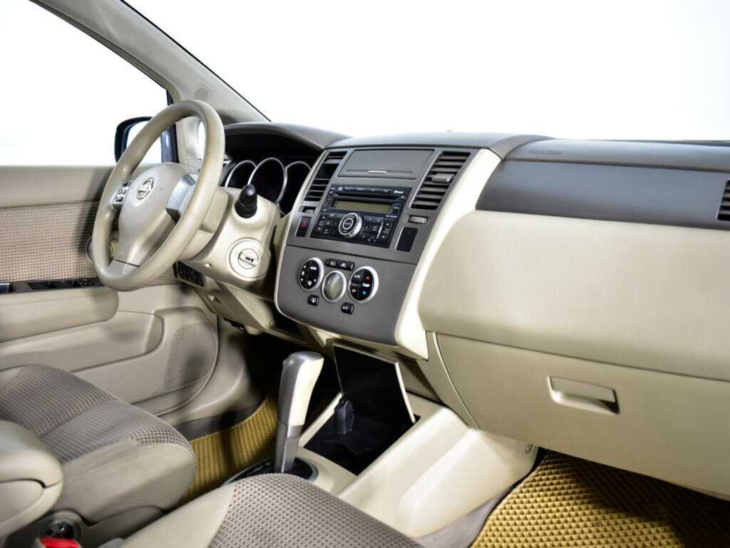 Купить Nissan Tiida с пробегом. Фото: #8